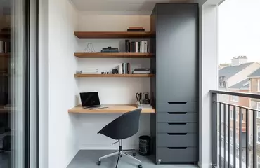 Балкон-кабинет и система хранения: как совместить рабочую зону и порядок